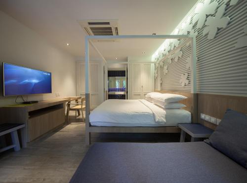 room detail thumbnail 1