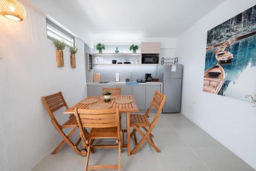 บริการและสิ่งอำนวยความสะดวก, Oceanfront Retreat w- Terrace, Direct access to Beach & BBQ in อนาสโก