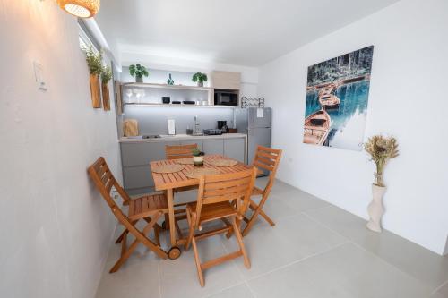 บริการและสิ่งอำนวยความสะดวก, Oceanfront Retreat w- Terrace, Direct access to Beach & BBQ in อนาสโก