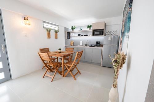 บริการและสิ่งอำนวยความสะดวก, Oceanfront Retreat w- Terrace, Direct access to Beach & BBQ in อนาสโก