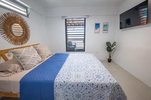 Oceanfront Retreat w- Terrace, Direct access to Beach & BBQ in อนาสโก