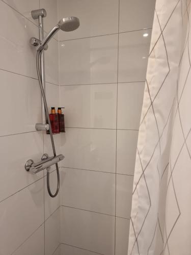 Small Single Room image 5