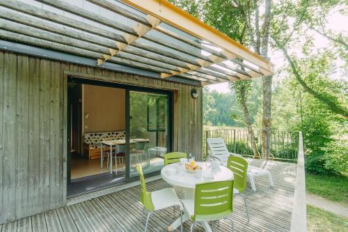 陽台/露台, Huttopia Beaulieu sur Dordogne in 多爾多涅河畔博利厄