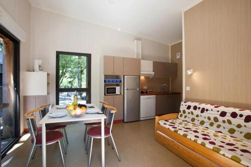 廚房, Huttopia Beaulieu sur Dordogne in 多爾多涅河畔博利厄