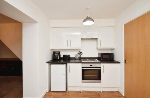 Lovely 2 bedroom flat in town centre by train station in 塔爾伯特港