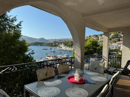 Apartments Villa Mirella 20 m from the sea - free parking – Trogir, MD
