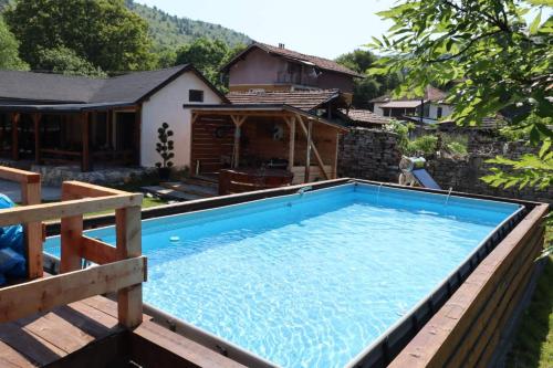 Smolcha Nature lodge in Shuma