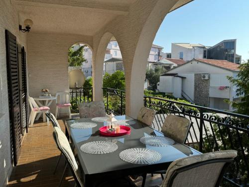 Apartments Villa Mirella 20 m from the sea - free parking in ออกรุค กอนจิ