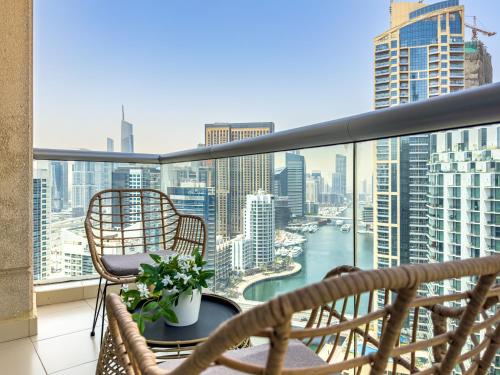 Luxury Stay - Private Jacuzzi - Infinity Pool - Marina & Sea Views - High Floor - Upgraded - Designer - Squash, Dubai (Foto 3)