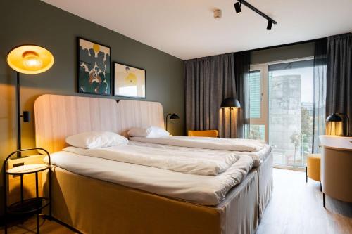 Standard Twin Room image 4