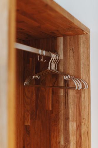 Man Met Bril Koffie Hotel - image 4
