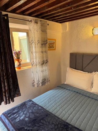 Double Room image 4