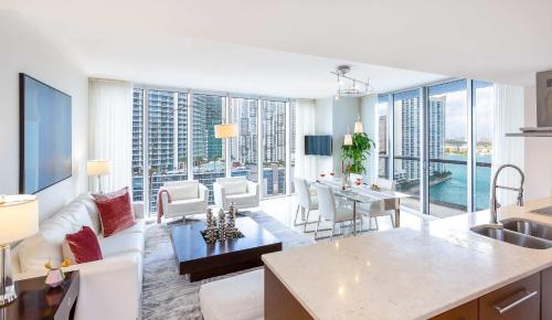 MVR - Brickell Icon w Massive Pool & Spa, Miami (photo 4)