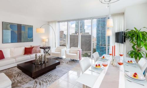 MVR - Brickell Icon w Massive Pool & Spa, Miami (photo 2)