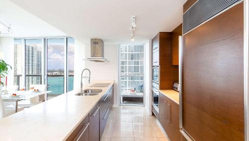 MVR - Brickell Icon w Massive Pool & Spa, Miami (photo 8)
