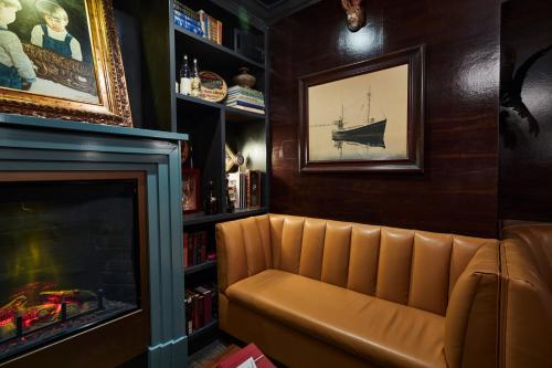 The Oliver Hotel Knoxville, by Oliver