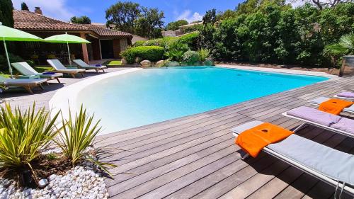 Villa Lucendiluna 10 personnes piscine 5 min plage en voiture - Location, gîte - Zonza