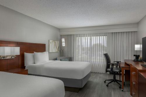 Courtyard by Marriott Houston Rice University