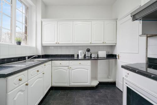 Elegant Apartment moments to Oxford Street 23GCM - image 14