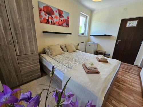 1 queen bed