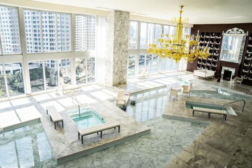 MVR - Designer Stay in Sky-High Tower, Майами (фото 5)