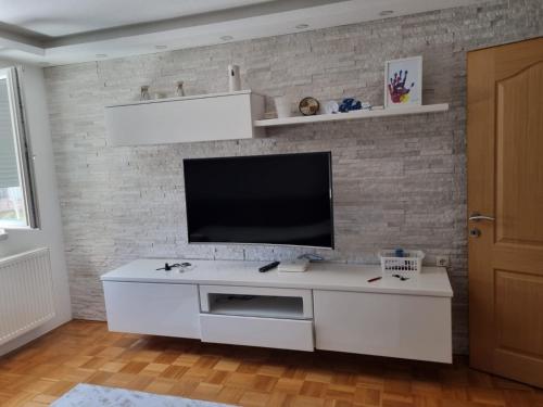 Shared lounge/TV area, VK Centar in Velika Kladuša