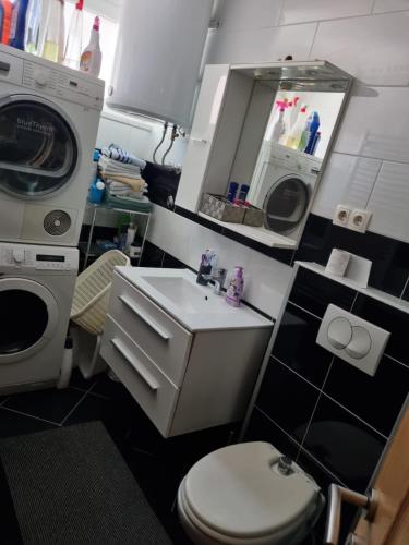 Bathroom, VK Centar in Velika Kladuša