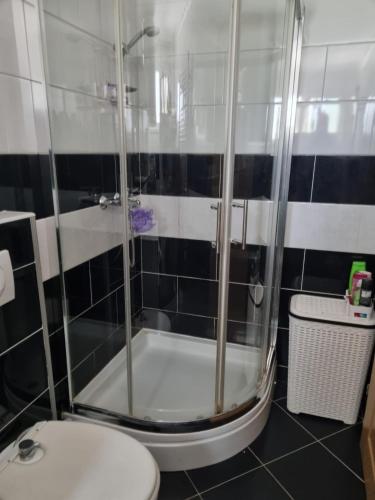 Shower, VK Centar in Velika Kladuša