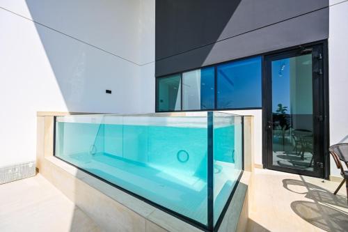 Stunning 2BDR Luxury Private Pool and Terrace, Dubai (Foto 4)