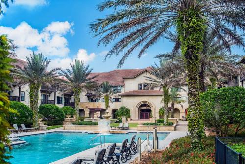 5322-1P Top Floor 1 BR overlooks pool courtyard - in World Golf