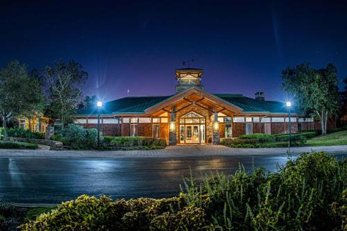 5322-1P Top Floor 1 BR overlooks pool courtyard - in World Golf