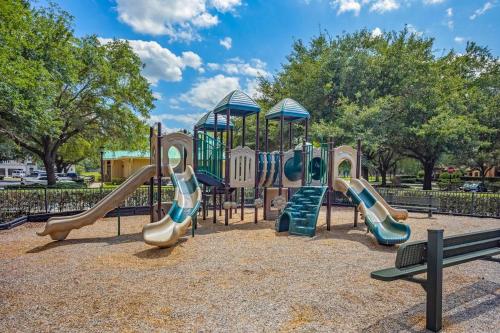 5322-1P Top Floor 1 BR overlooks pool courtyard - in World Golf