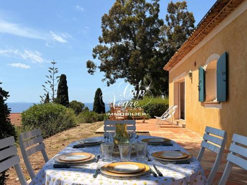 maison pour 9 personnes vue mer a 150 m de la plage du rayol
