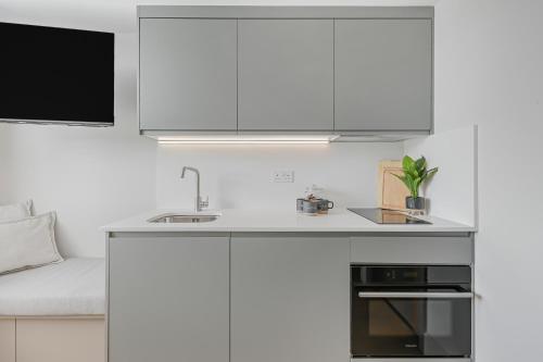 Studio 16 @ OneStay Maida Vale - image 2