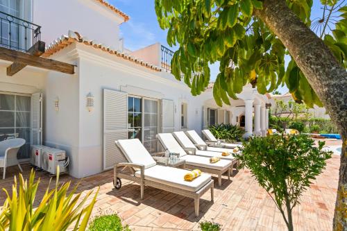 Peaceful 4BR villa on Gramacho golf resort w/ private pool in Gramacho