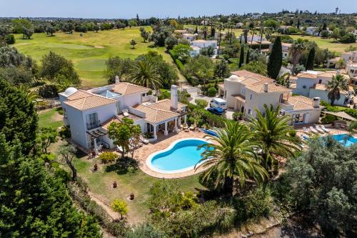 Peaceful 4BR villa on Gramacho golf resort w/ private pool in Gramacho