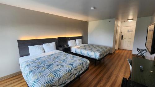 Motel 6-Ennis TX - image 11
