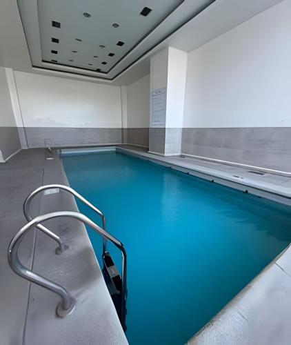 Piscina con olas 403