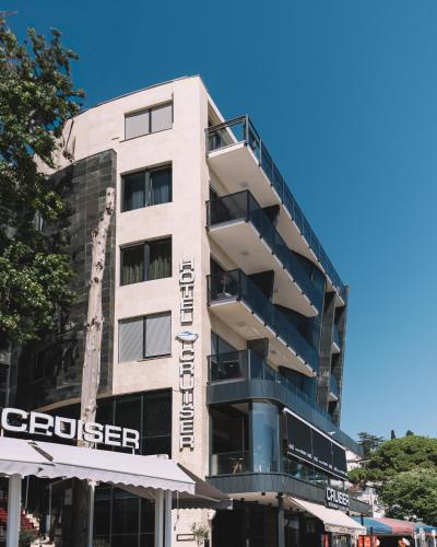 Hotel Cruiser Luxury - image 3