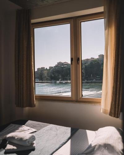One-Bedroom Apartment with Balcony and Sea View image 10