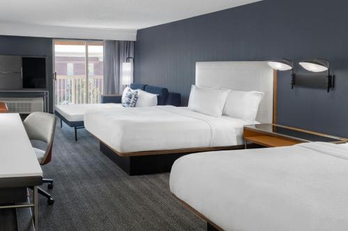 Courtyard by Marriott Cleveland Airport South in 米德爾堡海茨