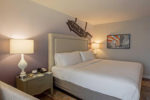 Standard Room image 10