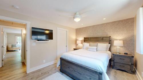 560 Queens Grant - image 4