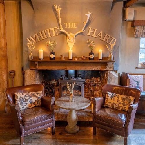 Iekārtas, The White Hart, South Harting in South Harting
