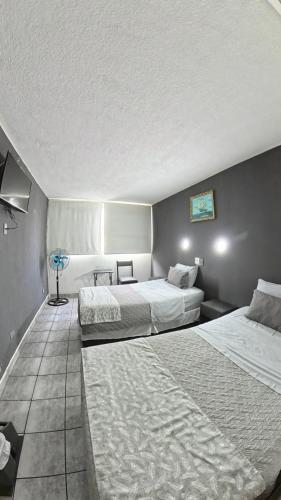 2 twin beds