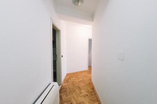 Two-Bedroom Apartment with Balcony and Sea View image 10