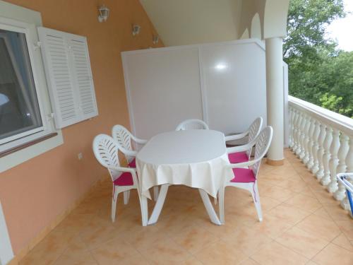 ระเบียง/ชานเรือน, Apartments Viktorija in โอมิซาลจ์