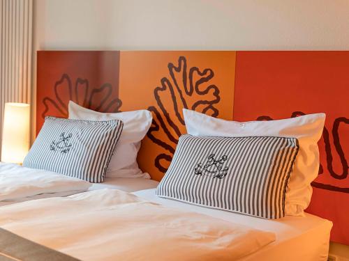 Double Room with Garden View image 2