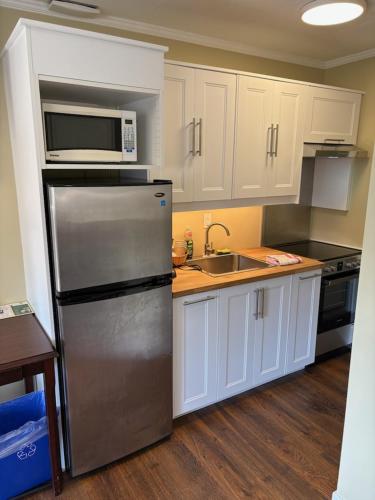 Pioneer Inn by the River in พอร์ตฮาร์ดี (BC)