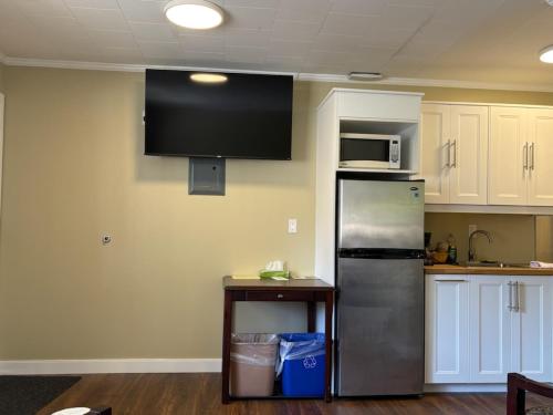 Pioneer Inn by the River in พอร์ตฮาร์ดี (BC)